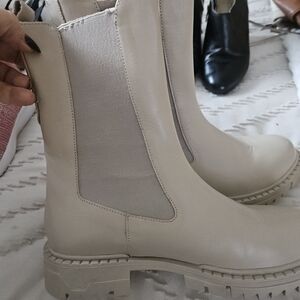 Elegant Beige Winter Chelsea Boots